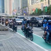 MMDA mulls sharing EDSA bike lane with motorcycles image