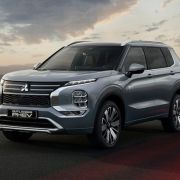 2025 Mitsubishi Outlander PHEV gets hardware, tech upgrades image