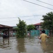 Flood control and Laguna de Bay image