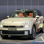 Shanghai 2025: Lynk & Co 900 EM-P SUV draws crowd image
