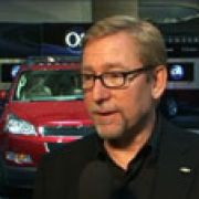 Two high-ranking officers leave GM image