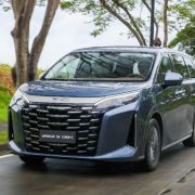 BYD eMAX 9 PHEV can do more than 1,260 km on one tank, full battery image