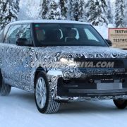 SPIED: Range Rover facelift wants to play spot the difference image