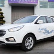 Hyundai rolls off first ix35 fuel cell vehicle image