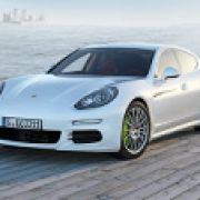 Porsche introduces plug-in hybrid Panamera image