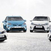 Toyota aims for more hybrid vehicles by 2015 image