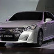 2015 Toyota Crown makes global reveal image