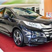 Sizing up the 2015 Honda Odyssey against the competition image