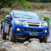 2015 Isuzu D-Max debuts with updated 2.5-liter engine image