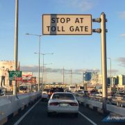 Reformatting toll plazas to ease traffic image