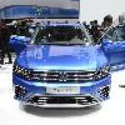 Frankfurt 2015: Volkswagen Tiguan GTE PHEV concept revealed image