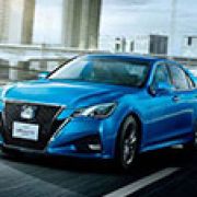 Toyota updates the Crown for 2015 with cosmetic tweaks, turbocharged engine image