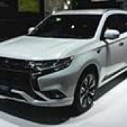 Tokyo 2015: Mitsubishi debuts updated Outlander PHEV image