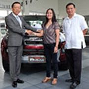 Isuzu PH gives away D-Max, mu-X to sales milestone promo winners image