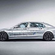 2017 Mercedes-Benz Maybach S600 Guard debuts with VR10 protection image