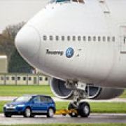 Volkswagen Touareg successfuly tows a Boeing 747 image