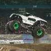 Alien Invasion, Grave Digger, coming to 2016 Monster Jam Manila image