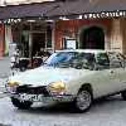 Paris allows classic cars to enter city image