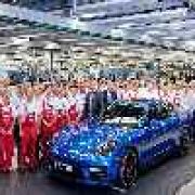 Porsche concludes production of first-gen Panamera  image