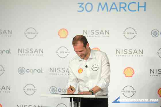 Nissan reinforces commitment to race in Formula E image