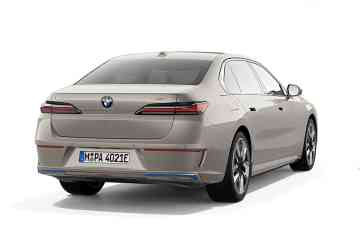 2023 BMW 7 Series 735i Pure Excellence image