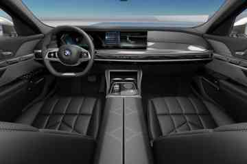 2023 BMW i7 xDrive60 Pure Excellence image