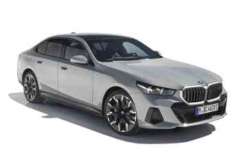 2025 BMW 5 Series 520i Essential image