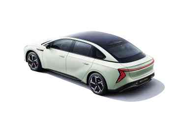 2025 Hongqi EH7 Flagship image