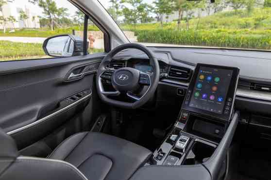 Hyundai Custin image