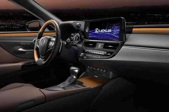 Lexus ES image