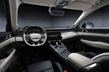 2024 Lynk & Co 01 PHEV AT image