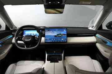 2025 Lynk & Co 08 EM-P image