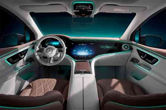 Mercedes-Benz EQE SUV image