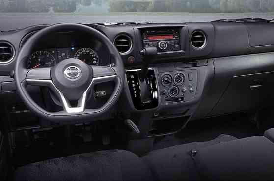 Nissan NV350 Urvan Premium image