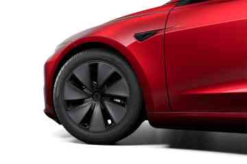 2025 Tesla Model 3 Long Range image