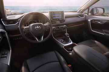 2019 Toyota RAV4 2.5 LE image