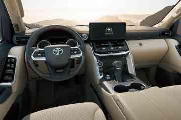 2022 Toyota Land Cruiser 300 3.3 V6 ZX A/T image