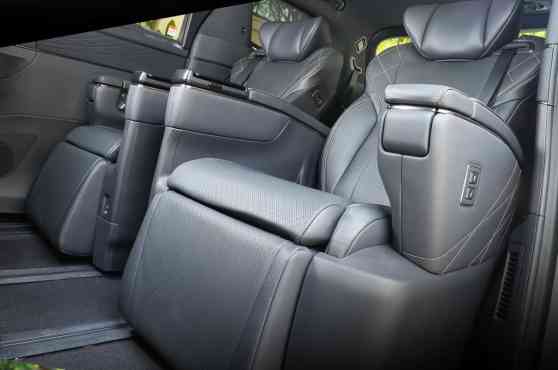 Toyota Alphard image