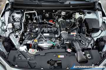 2026 Toyota Ativ 1.5 HEV CVT (Platinum white pearl mica/Attitude black mica) image