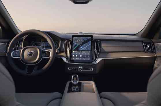 Volvo XC60 PHEV image