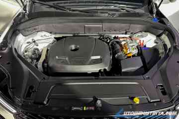 2025 Volvo XC60 PHEV T8 AWD PHEV image