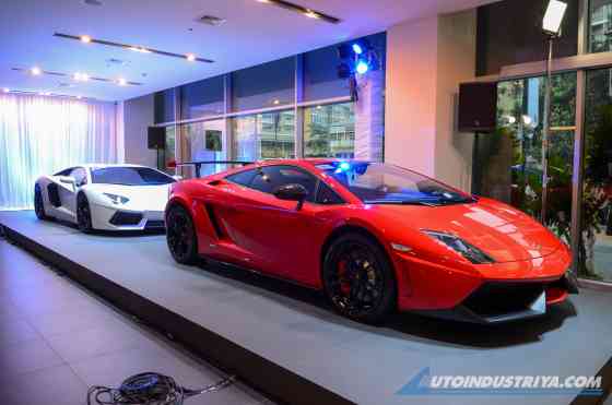 Lamborghini Manila opens its (scissor) doors image