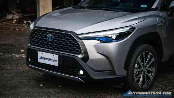 Toyota blue halo hybrid badge will soon be a thing of the past image