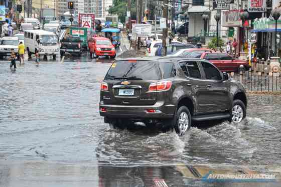 Red Flags: 8 signs that you shouldn't drive through that flood image