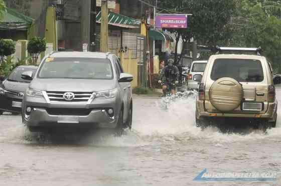 Red Flags: 8 signs that you shouldn't drive through that flood image
