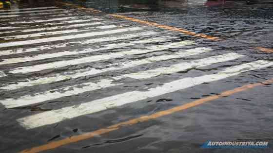 Red Flags: 8 signs that you shouldn't drive through that flood image