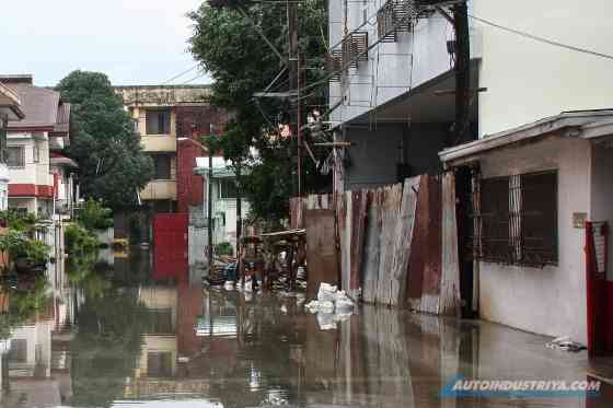 Red Flags: 8 signs that you shouldn't drive through that flood image