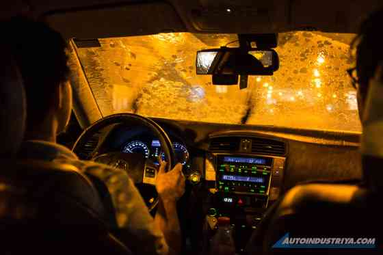 Red Flags: 8 signs that you shouldn't drive through that flood image