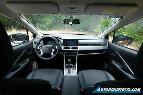 2023 Mitsubishi Xpander Cross image