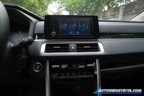 2023 Mitsubishi Xpander Cross image